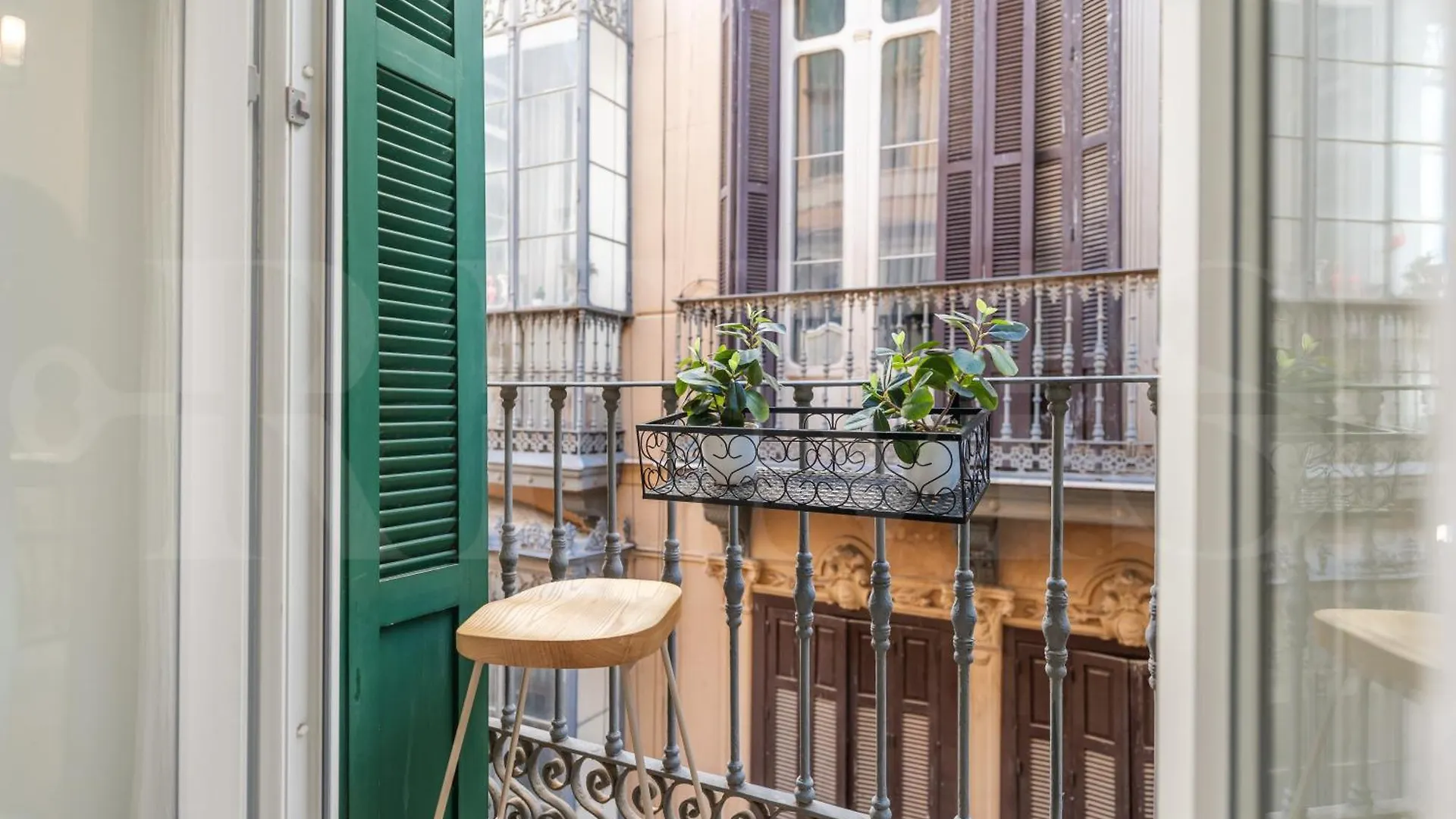 Apartment Historic Charm Steps From Top Landmarks By Rems Malaga